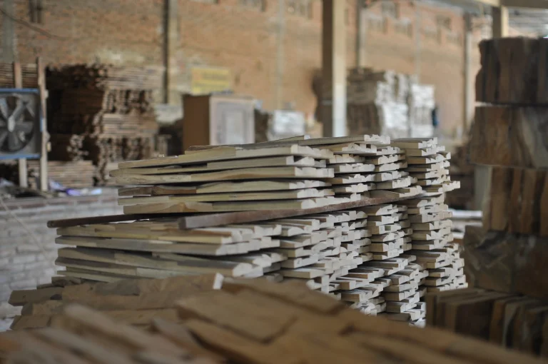Stacked-reclaimed-panels-before-staining